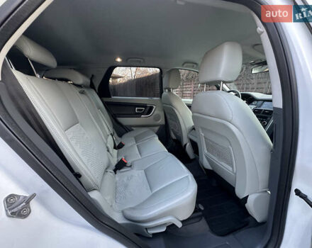 Білий Ленд Ровер Discovery Sport, об'ємом двигуна 2 л та пробігом 111 тис. км за 18500 $, фото 38 на Automoto.ua