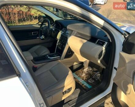 Белый Ленд Ровер Discovery Sport, объемом двигателя 2 л и пробегом 104 тыс. км за 17800 $, фото 10 на Automoto.ua