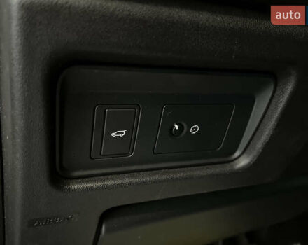 Белый Ленд Ровер Discovery Sport, объемом двигателя 2 л и пробегом 167 тыс. км за 19700 $, фото 14 на Automoto.ua