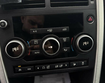 Белый Ленд Ровер Discovery Sport, объемом двигателя 2 л и пробегом 193 тыс. км за 18499 $, фото 16 на Automoto.ua