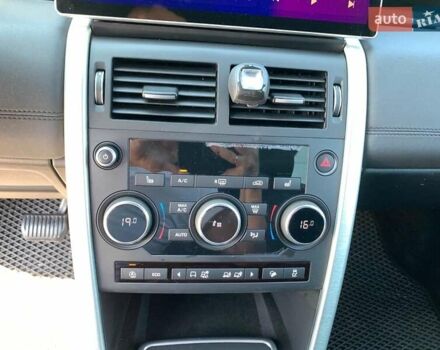 Білий Ленд Ровер Discovery Sport, об'ємом двигуна 2 л та пробігом 145 тис. км за 16990 $, фото 29 на Automoto.ua