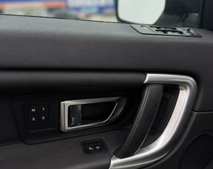 Белый Ленд Ровер Discovery Sport, объемом двигателя 2 л и пробегом 193 тыс. км за 18499 $, фото 14 на Automoto.ua