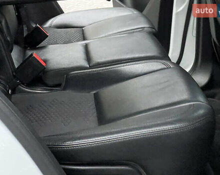 Белый Ленд Ровер Discovery Sport, объемом двигателя 2 л и пробегом 129 тыс. км за 16700 $, фото 22 на Automoto.ua