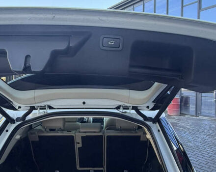 Білий Ленд Ровер Discovery Sport, об'ємом двигуна 2 л та пробігом 122 тис. км за 17500 $, фото 21 на Automoto.ua