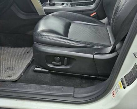 Білий Ленд Ровер Discovery Sport, об'ємом двигуна 2 л та пробігом 187 тис. км за 15700 $, фото 17 на Automoto.ua