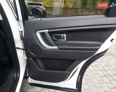 Ленд Ровер Discovery Sport 2016 в Киеве на Automoto.ua Белый Ленд Ровер Discovery Sport, объемом двигателя 2 л и пробегом 28 тыс. км за 16999 $, фото 26 на Automoto.ua