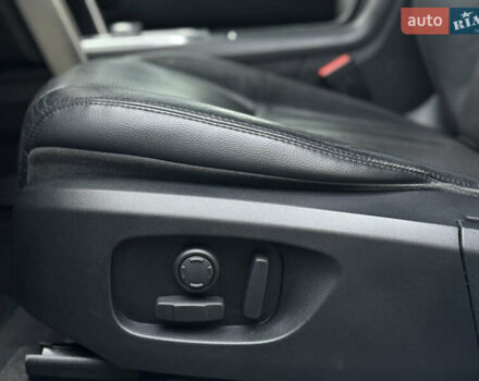 Белый Ленд Ровер Discovery Sport, объемом двигателя 2 л и пробегом 141 тыс. км за 19999 $, фото 15 на Automoto.ua