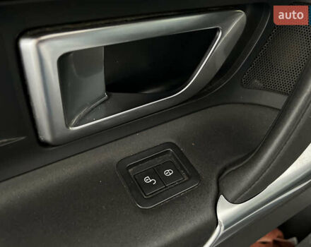 Белый Ленд Ровер Discovery Sport, объемом двигателя 2 л и пробегом 167 тыс. км за 19700 $, фото 13 на Automoto.ua