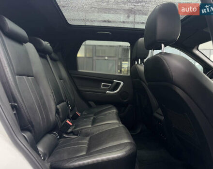 Белый Ленд Ровер Discovery Sport, объемом двигателя 2 л и пробегом 141 тыс. км за 19999 $, фото 28 на Automoto.ua