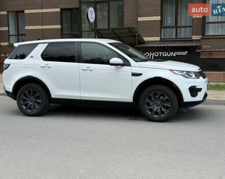Белый Ленд Ровер Discovery Sport, объемом двигателя 2 л и пробегом 67 тыс. км за 21999 $, фото 3 на Automoto.ua