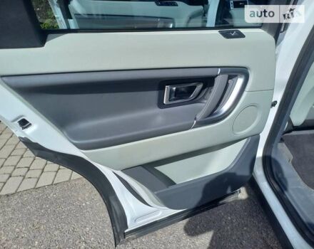 Білий Ленд Ровер Discovery Sport, об'ємом двигуна 2 л та пробігом 155 тис. км за 19000 $, фото 16 на Automoto.ua