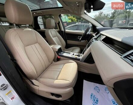 Белый Ленд Ровер Discovery Sport, объемом двигателя 2 л и пробегом 108 тыс. км за 16999 $, фото 25 на Automoto.ua