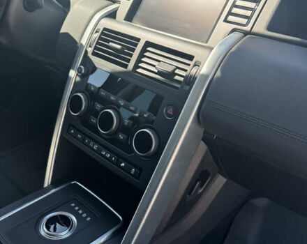 Белый Ленд Ровер Discovery Sport, объемом двигателя 2 л и пробегом 85 тыс. км за 26300 $, фото 9 на Automoto.ua