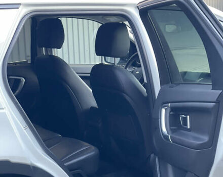 Белый Ленд Ровер Discovery Sport, объемом двигателя 2 л и пробегом 85 тыс. км за 20900 $, фото 8 на Automoto.ua