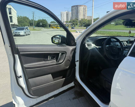 Белый Ленд Ровер Discovery Sport, объемом двигателя 2 л и пробегом 134 тыс. км за 22200 $, фото 12 на Automoto.ua