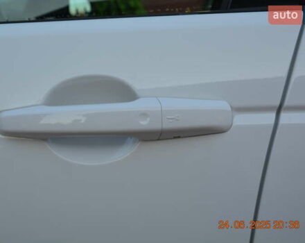 Белый Ленд Ровер Discovery Sport, объемом двигателя 2 л и пробегом 84 тыс. км за 20200 $, фото 7 на Automoto.ua