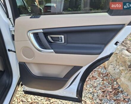 Белый Ленд Ровер Discovery Sport, объемом двигателя 2 л и пробегом 210 тыс. км за 16999 $, фото 24 на Automoto.ua