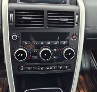 Білий Ленд Ровер Discovery Sport, об'ємом двигуна 2 л та пробігом 70 тис. км за 18300 $, фото 30 на Automoto.ua