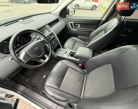 Белый Ленд Ровер Discovery Sport, объемом двигателя 2 л и пробегом 93 тыс. км за 22500 $, фото 2 на Automoto.ua