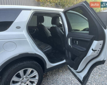 Белый Ленд Ровер Discovery Sport, объемом двигателя 2 л и пробегом 85 тыс. км за 20900 $, фото 10 на Automoto.ua