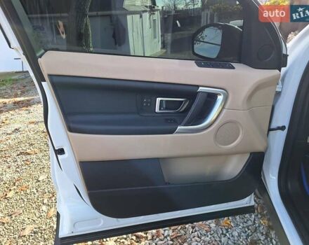 Белый Ленд Ровер Discovery Sport, объемом двигателя 2 л и пробегом 210 тыс. км за 16999 $, фото 18 на Automoto.ua