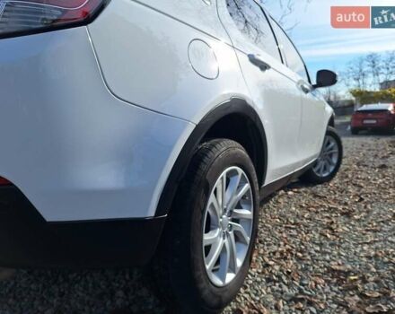Белый Ленд Ровер Discovery Sport, объемом двигателя 2 л и пробегом 210 тыс. км за 16999 $, фото 9 на Automoto.ua