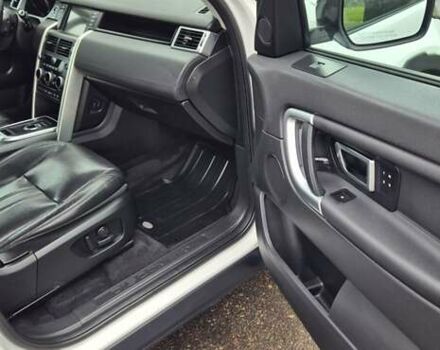 Білий Ленд Ровер Discovery Sport, об'ємом двигуна 2 л та пробігом 70 тис. км за 18300 $, фото 19 на Automoto.ua