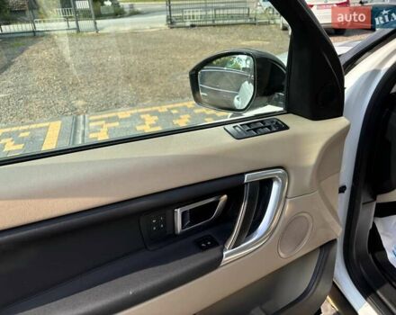 Белый Ленд Ровер Discovery Sport, объемом двигателя 2 л и пробегом 108 тыс. км за 16999 $, фото 15 на Automoto.ua