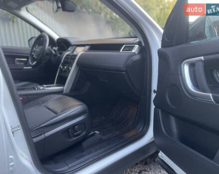 Белый Ленд Ровер Discovery Sport, объемом двигателя 2 л и пробегом 85 тыс. км за 20900 $, фото 12 на Automoto.ua