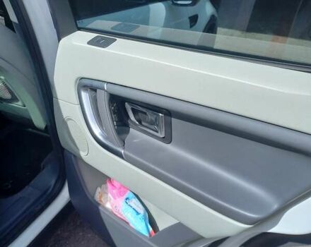 Білий Ленд Ровер Discovery Sport, об'ємом двигуна 2 л та пробігом 155 тис. км за 19000 $, фото 8 на Automoto.ua