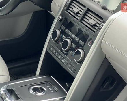 Белый Ленд Ровер Discovery Sport, объемом двигателя 2 л и пробегом 126 тыс. км за 22000 $, фото 9 на Automoto.ua