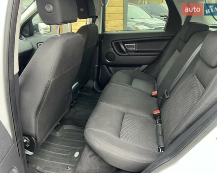 Белый Ленд Ровер Discovery Sport, объемом двигателя 2 л и пробегом 159 тыс. км за 19800 $, фото 9 на Automoto.ua