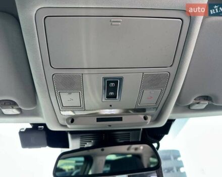 Білий Ленд Ровер Discovery Sport, об'ємом двигуна 2 л та пробігом 105 тис. км за 27200 $, фото 20 на Automoto.ua