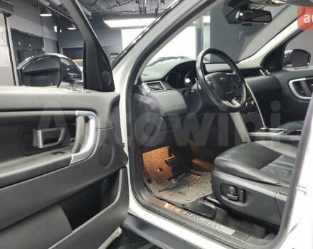 Белый Ленд Ровер Discovery Sport, объемом двигателя 2 л и пробегом 137 тыс. км за 27000 $, фото 4 на Automoto.ua
