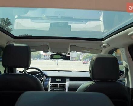 Білий Ленд Ровер Discovery Sport, об'ємом двигуна 2 л та пробігом 105 тис. км за 27200 $, фото 8 на Automoto.ua