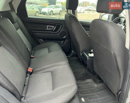 Белый Ленд Ровер Discovery Sport, объемом двигателя 2 л и пробегом 159 тыс. км за 19800 $, фото 10 на Automoto.ua