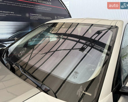 Белый Ленд Ровер Discovery Sport, объемом двигателя 2 л и пробегом 220 тыс. км за 23900 $, фото 1 на Automoto.ua