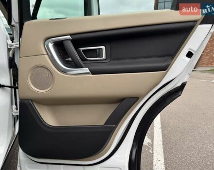 Белый Ленд Ровер Discovery Sport, объемом двигателя 2 л и пробегом 93 тыс. км за 25500 $, фото 34 на Automoto.ua