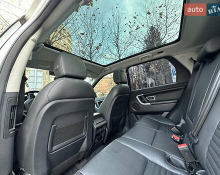 Білий Ленд Ровер Discovery Sport, об'ємом двигуна 2 л та пробігом 137 тис. км за 24900 $, фото 9 на Automoto.ua