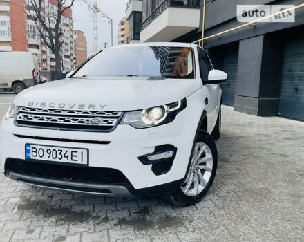 Белый Ленд Ровер Discovery Sport, объемом двигателя 2 л и пробегом 71 тыс. км за 26800 $, фото 1 на Automoto.ua