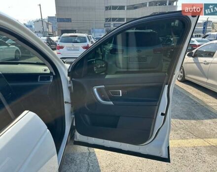 Білий Ленд Ровер Discovery Sport, об'ємом двигуна 2 л та пробігом 105 тис. км за 27200 $, фото 9 на Automoto.ua