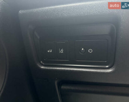 Белый Ленд Ровер Discovery Sport, объемом двигателя 2 л и пробегом 159 тыс. км за 19800 $, фото 20 на Automoto.ua