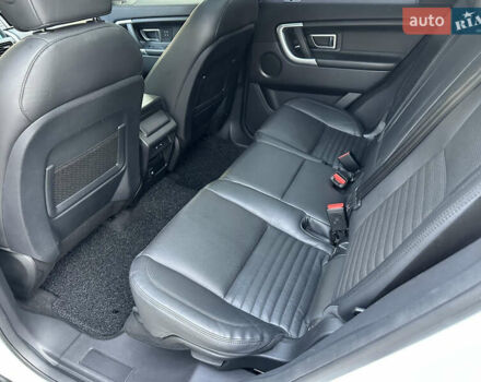 Білий Ленд Ровер Discovery Sport, об'ємом двигуна 2 л та пробігом 137 тис. км за 24900 $, фото 12 на Automoto.ua