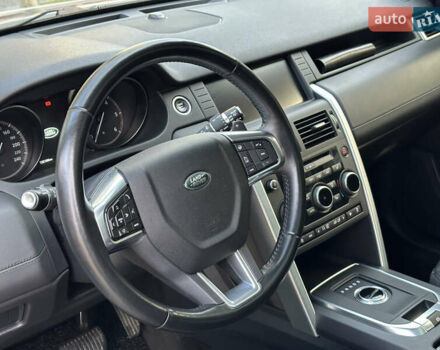 Білий Ленд Ровер Discovery Sport, об'ємом двигуна 2 л та пробігом 137 тис. км за 24900 $, фото 8 на Automoto.ua