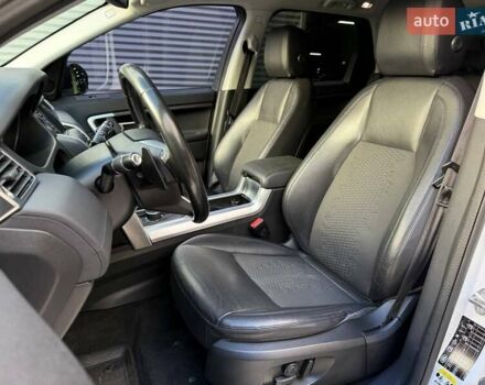 Белый Ленд Ровер Discovery Sport, объемом двигателя 2 л и пробегом 128 тыс. км за 24990 $, фото 11 на Automoto.ua