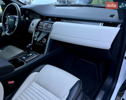 Білий Ленд Ровер Discovery Sport, об'ємом двигуна 2 л та пробігом 58 тис. км за 32900 $, фото 28 на Automoto.ua