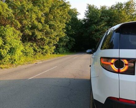 Білий Ленд Ровер Discovery Sport, об'ємом двигуна 2 л та пробігом 117 тис. км за 27900 $, фото 30 на Automoto.ua