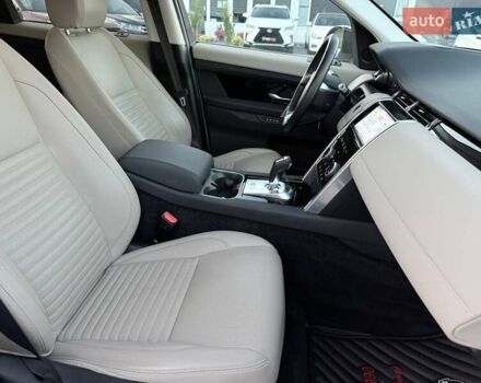 Белый Ленд Ровер Discovery Sport, объемом двигателя 2 л и пробегом 78 тыс. км за 27000 $, фото 37 на Automoto.ua