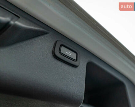 Белый Ленд Ровер Discovery Sport, объемом двигателя 2 л и пробегом 24 тыс. км за 33414 $, фото 7 на Automoto.ua