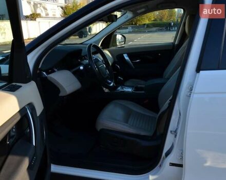 Белый Ленд Ровер Discovery Sport, объемом двигателя 2 л и пробегом 141 тыс. км за 25500 $, фото 28 на Automoto.ua